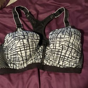 38D zip front sports bra BNWOT